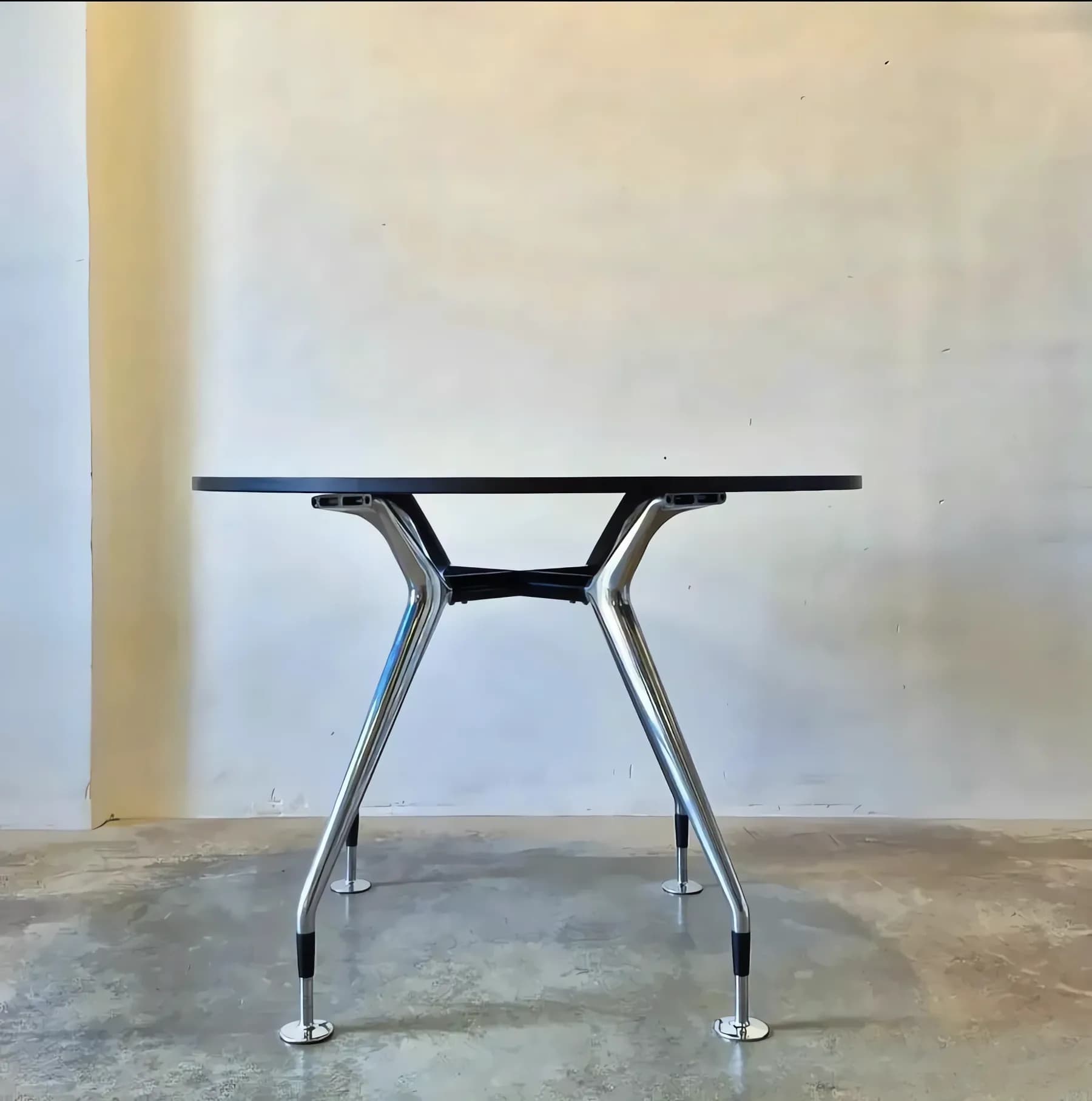 Vitra MedaMorph круглый стол Alberto Meda — 01.webp (enhanced)