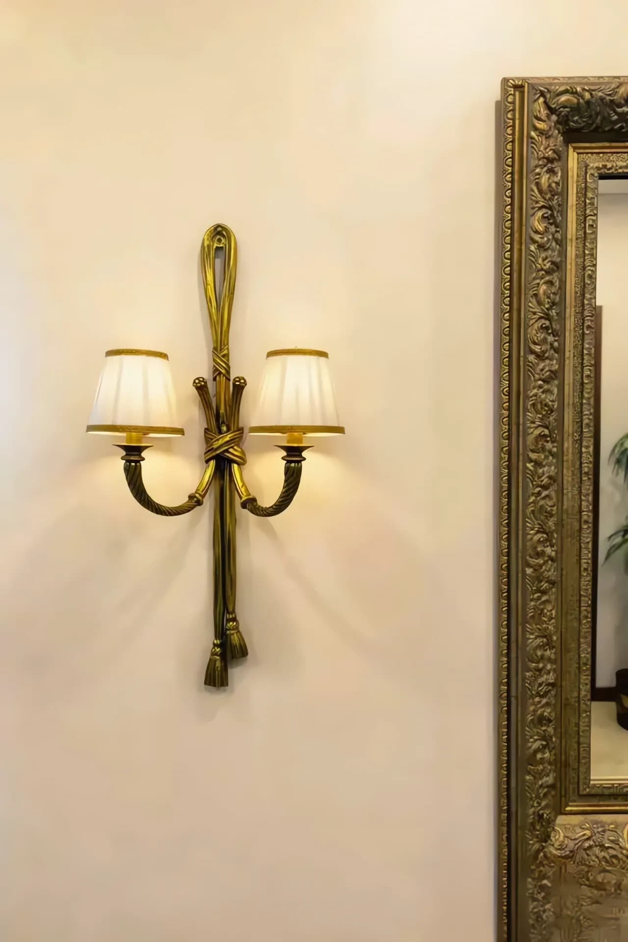 Винтажное бра Louis XVI, бронза, Франция, 54 см — 01.webp (enhanced)